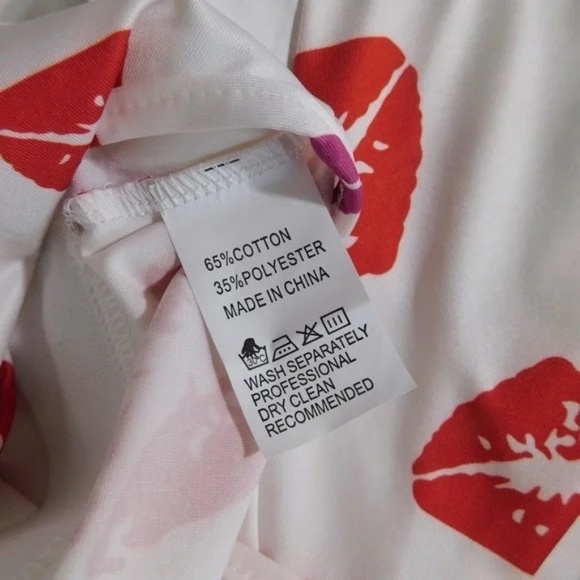 NEW!! HOT LIPS Lipstick Kiss Cropped Loungewear Two Piece Set Top Shorts Small - Picture 9 of 10